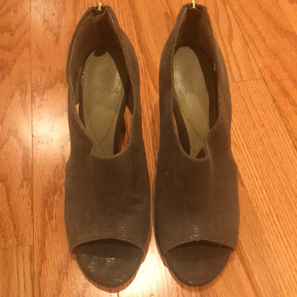 Shoes size 8